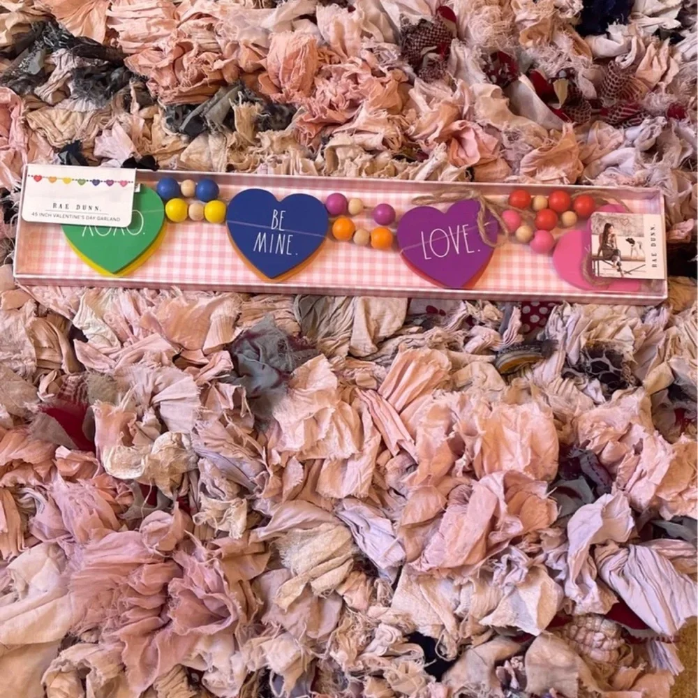 New in packaging Rae Dunn Valentines day garland